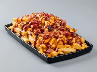 Batata Frita com Barbecue, Cheddar e Bacon