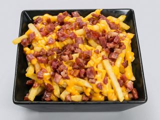 BATATA FRITA C/ CHEDDAR E BACON