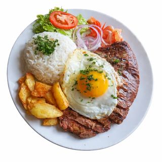 Bitoque de Vaca Tradicional com Ovo e Batata Crocante