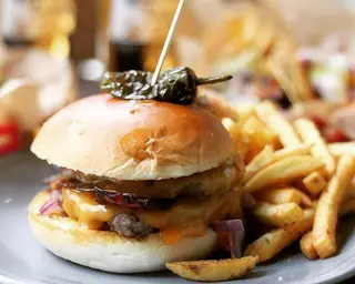 Burguer Frango Crocante com Batatas Fritas