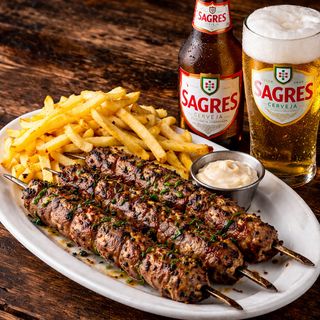 3 Kofta Na Brasa + Cerveja+ Batata Fritas ou Arroz
