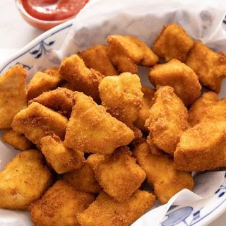 Chicken nuggets com batata fritas