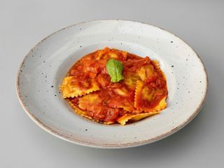 Raviole de Ricota com Espinafre com molho de tomate