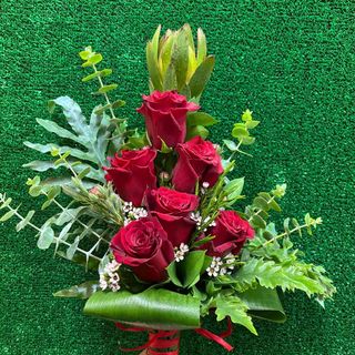 Ramo com 6 rosas vermelhas