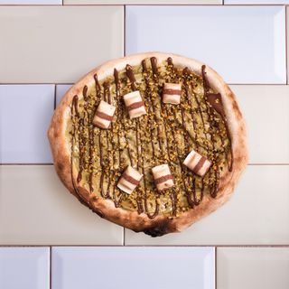 Mini Pizza Pistachio and Kinder Bueno