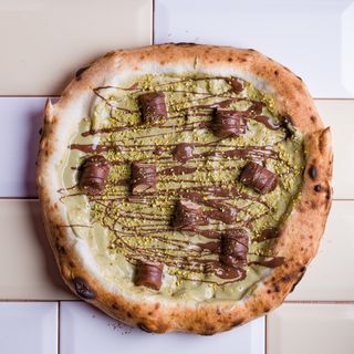 Pizza Pistacchio and Kinder Bueno