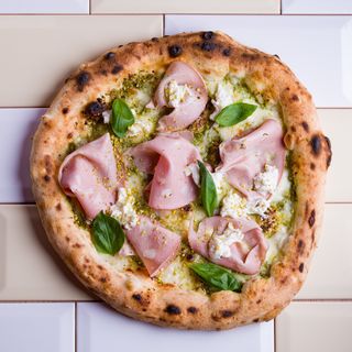 Pizza Mortadela, Pesto e Stracciatella