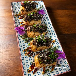 Bolinhos de Arroz Fritos com Ceviche de Cogumelos