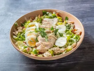 Salada Caesar com Frango