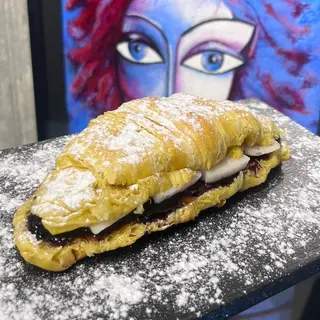 Croissant Compota de Mirtilo e Queijo Regionais