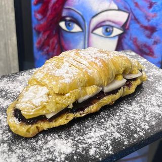 Croissant Compota de Mirtilo e Queijo Regionais