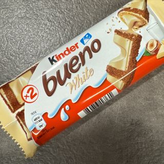 Kinder bueno White