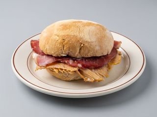 Sandes de pernil com Salpicão