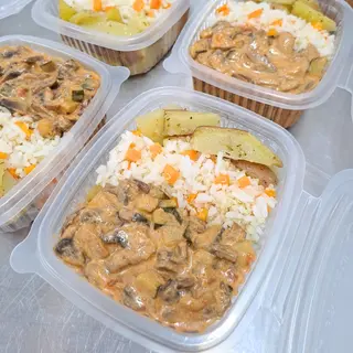 Strogonoff de cogumelos e legumes