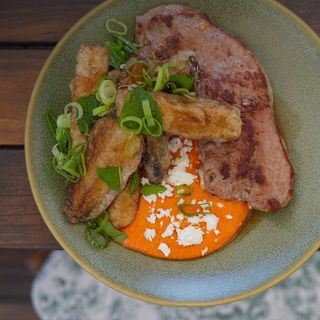 Bife de novilho e beringela crocante