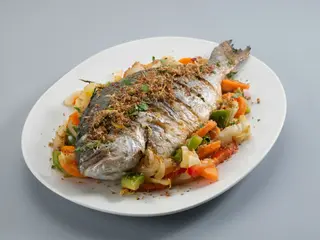 Dourada com Legumes Salteados