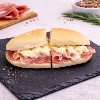 Sandes de Presunto e Queijo da Serra Amanteigado
