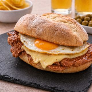 Bifana Especial (Ovo e Queijo)