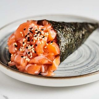 602.Temaki de Salmão (2 peças)