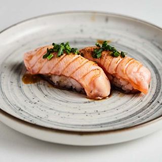 653.NIGUIRI BRASEADO 6PCS