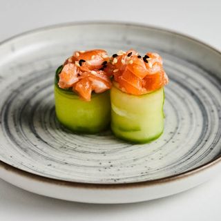 655.GUNKAN PEPINO SALMAO 8PCS