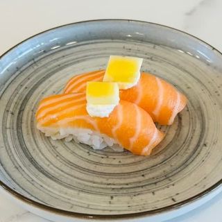 647.NIGUIRI SALMAO MANGA 6PCS