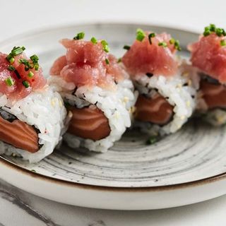 614.URAMAKI SALMAO ATUM 8PCS