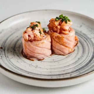 661.GUNKAN SALMAO BRASEADP 8PCS