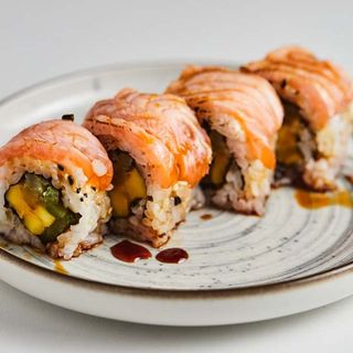 623.URAMAKI MANGA PEPINO EXTRA SALMAO BRASE8