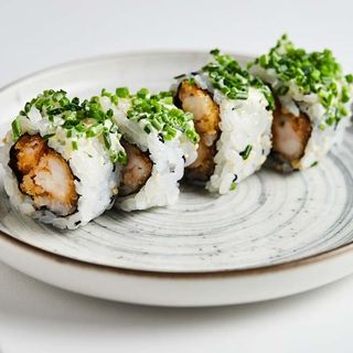 612.URAMAKI CAMARAO PANADO CEBOLINHO 8PCS