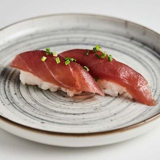 648.NIGUIRI ATUM 6PCS