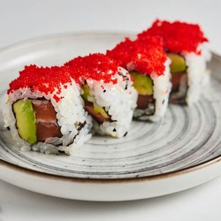 616.URAMAKI SALMAO ABACATE MASAGO 8PCS