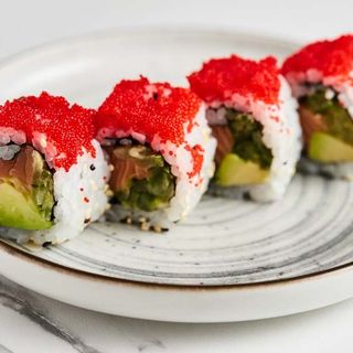 619.URAMAKI SALMAO PEPINO ABACATE 8PCS