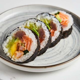 630.FUTOMAKI MIX 8PCS