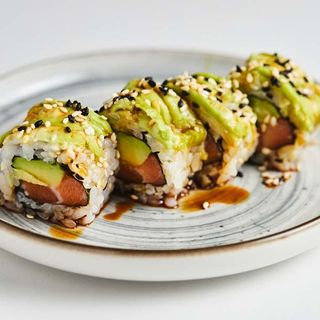 622.URAMAKI SALMAO ABACATE 8PCS