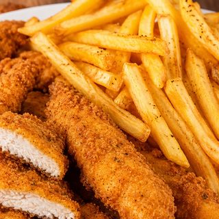 Tiras de Frango Panado com Fritas