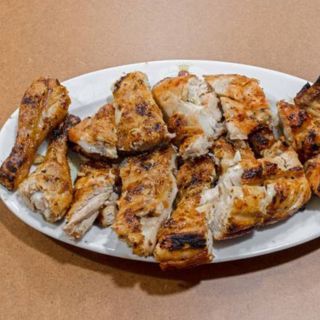 Frango Assado Inteiro Com Molho