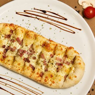 Pão de Alho com Queijo e Bacon