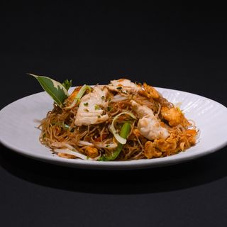 Massa de arroz salteada com Frango