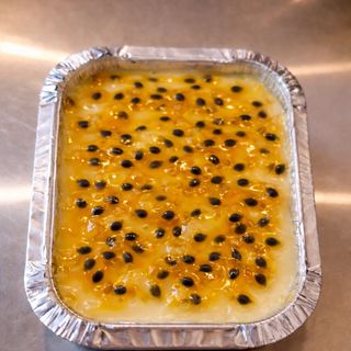 Bolo Gelado  chocolate Branco com Maracujá