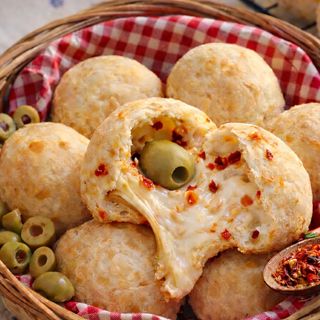 10 Pães de queijo Com azeitonas e pimenta Calabresa