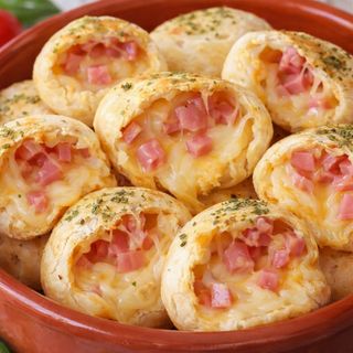 10 pães de queijo Napolitano