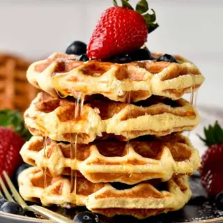 whaffle com morango, nutella e banana