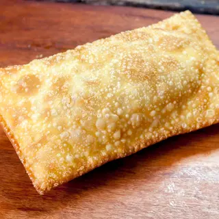 Pastel brasileiro de carne