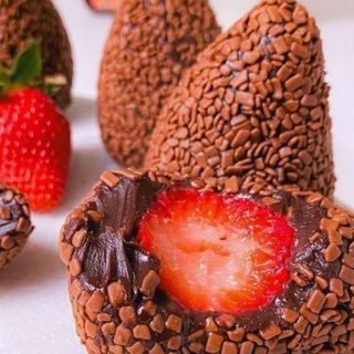 Bombom de Brigadeiro tradicional com Morango