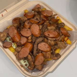 Salchipapa de carne