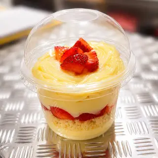 Bolo de Pote Ninho com Morango