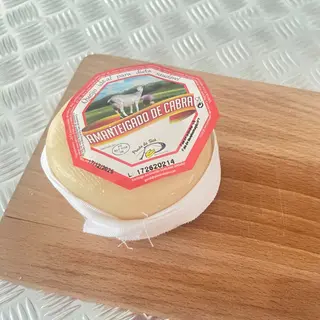 Queijo de Cabra Amanteigado - Cremoso e Delicado (200g aprox.)