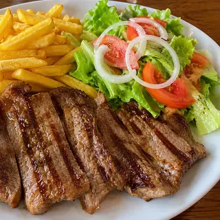 Piano Grelhado com Batata Frita e Salada