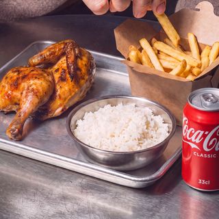 1/2 Frango Assado + 2 Acompanhamentos + Bebida